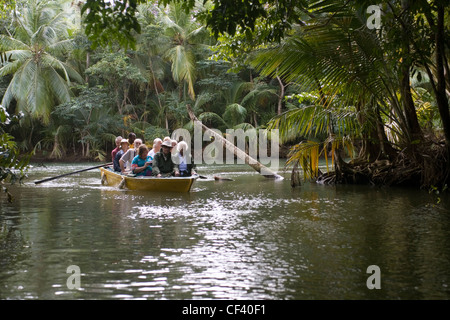 Karibischen Dominica Portsmouth Indian river Stockfoto