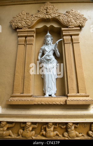 Buddhistische Statue am Gangaramaya Tempel in Colombo, Sri Lanka Stockfoto