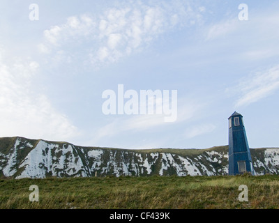 Turm am Samphire Hoe. Samphire Hoe ist ein neues Stück von England erstellt von 4,9 Millionen Kubikmeter Kreide Marl gegraben, um zu erstellen Stockfoto