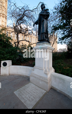 Statue von Emmeline Pankhurst im Palace of Westminster, London England UK Stockfoto