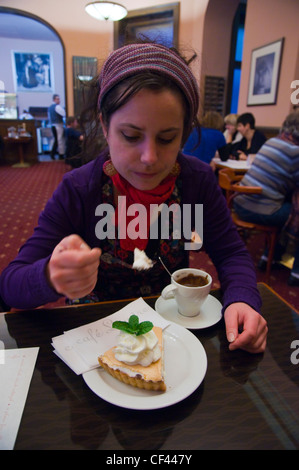 Kaffee und Kuchen Cafe Louvre Prag Tschechien Mitteleuropa Stockfoto