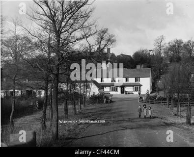 Mermaid Inn, Windmill Lane, Wightwick, c 1900. Wightwick Bank ist auf t er Recht und Wightwick Manor in der Ferne. Stockfoto