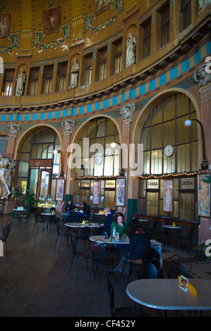 Fantova Kavarna Café im Jugendstil Hlavini Nadrazi Bahnhof station (1909)-Prag-Tschechien-Europa Stockfoto