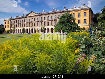 Neubau des Magdalen College. Erbaut im Jahre 1733, bemerkenswerte Schüler schließen, Oscar Wilde, C S Lewis, J Paul Getty und Dudley Moore. Stockfoto