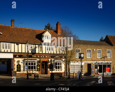 Ein Blick auf das Stadtzentrum mit Pub, Zahnärzte und Weinhändler. Buntingford die Blütezeit war in den frühen 1700 wurde eine Stockfoto