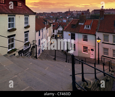 Ein Blick auf der Treppe der Kirche bei Sonnenuntergang. Stockfoto