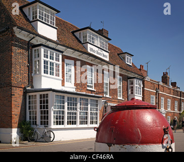 Außen an der Ye Olde White Hart Hotel Burnham-auf-Crouch in Essex. Stockfoto