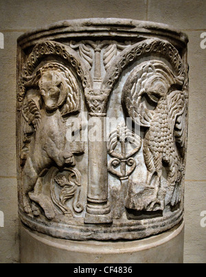 Marmornes Ambon-Parapet-Reliefs Symbole der Evangelisten Lukas und Johannes, romanische Kunst aus dem 12. Jahrhundert, geschaffen für die Abtei Pomposa, Louvre-Museum Paris Stockfoto
