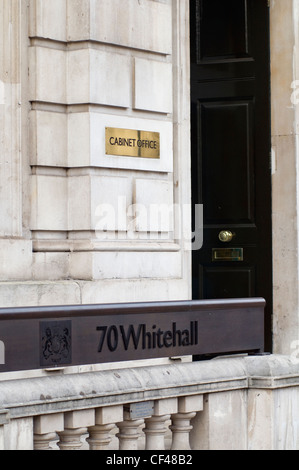 Der Eingang des Cabinet Office in Whitehall in London, England, UK Stockfoto