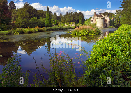 Scotney Old Castle, eines englischen Landhauses von Roger Ashburnham im 14. Jahrhundert erbaut. Stockfoto