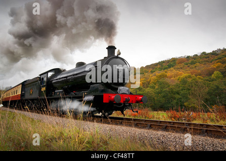 Der Yorkshire Coast Dampf express auf der North Yorkshire Moors Railway (NYMR) durch die Esk Valley Reisen. Stockfoto