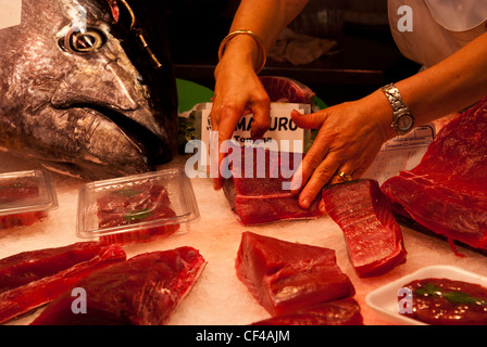 Thunfisch-Shop. La Boqueria-Markt. Barcelona. Katalonien. Spanien Stockfoto