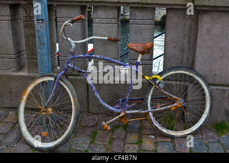 Altes Fahrrad im Stadtteil "Christiana" in Kopenhagen, Dänemark, Skandinavien, Nordeuropa, Ostsee, EU Stockfoto