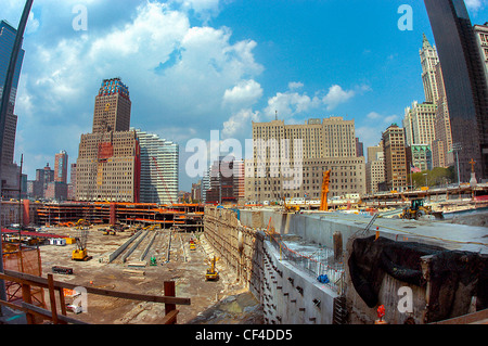 NEW YORK, NY, USA - Baustelle von Ground Zero, World Trade Center Memorial, Bldgs; am 9/11, Blick nach Westen zerstört. Stockfoto