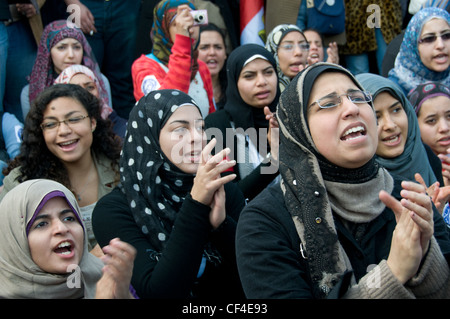 Frauen protestieren, skandierten pro-revolutionäre Lieder, 25. Januar 2012, Tahrir-Platz, 1. Jahrestag ägyptische Revolution-Kairo Stockfoto