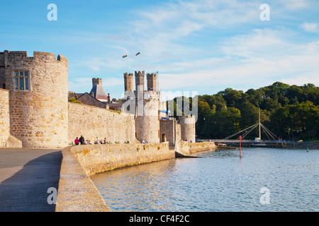 Caernarfon Castle und der Fluss-Seiont, Gwynedd, Nordwales. Stockfoto