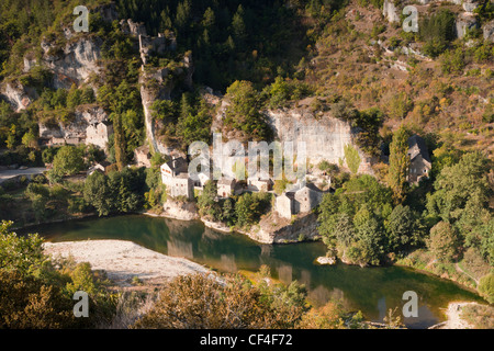 Die winzigen verlassenen Dorf Castelbouc und sein Schloss in der Tarn-Schlucht, Languedoc-Roussillon. Stockfoto