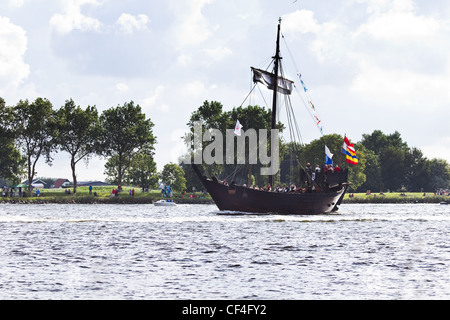 Sail Amsterdam 2010 - IJmuiden, Niederlande - 19. August 2010: Sail 2010 Veranstaltung beginnt mit der spektakulären Segel-Parade. Stockfoto