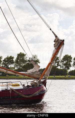 Sail Amsterdam 2010 - IJmuiden, Niederlande - 19. August 2010: Sail 2010 Veranstaltung beginnt mit der spektakulären Segel-Parade. Stockfoto