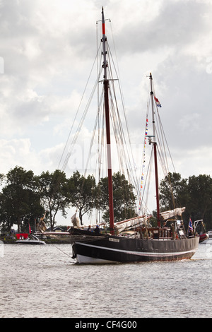 Sail Amsterdam 2010 - IJmuiden, Niederlande - 19. August 2010: Sail 2010 Veranstaltung beginnt mit der spektakulären Segel-Parade. Stockfoto