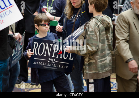 Ron Paul Unterstützer bei der California State GOP Convention 25.02.2012.