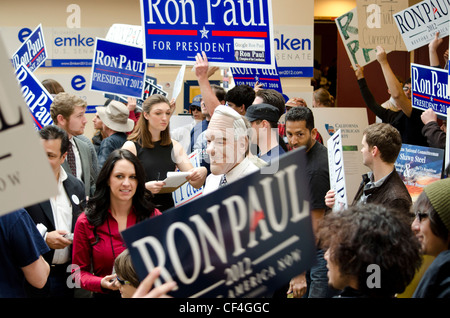 Ron Paul Unterstützer bei der California State GOP Convention 25.02.2012.