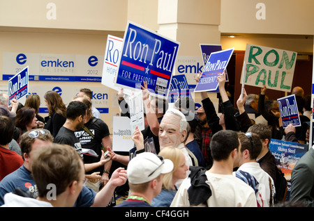 Ron Paul Unterstützer bei der California State GOP Convention 25.02.2012.