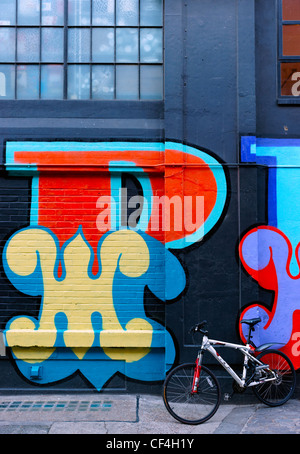 Straßenkunst auf einem Gebäude in Ebor Street im East End von London. Stockfoto