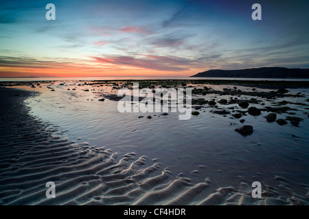 Sonnenuntergang über Conwy Sands. Stockfoto