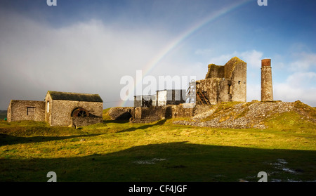 Ein Regenbogen erscheint über den stillgelegten Elster führen mine in Sheldon. Stockfoto