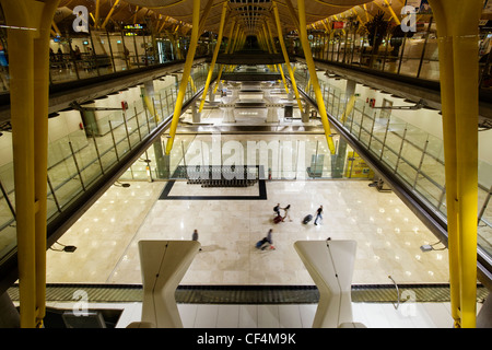 T4 Ankunftshalle Flughafen Madrid-Barajas, Spanien Stockfoto
