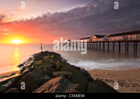 Dawn Sonnenlicht auf Southwold Pier. Stockfoto