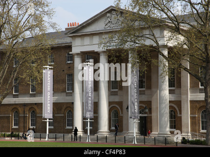 Die Saatchi Gallery an der Duke of York HQ in Sloane Square eröffnet im Oktober 2008. Die Galerie bietet freien Eintritt zu allen s Stockfoto