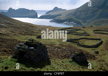 Ein Cleit und Stein-Gehäuse auf der Insel Hirta, einer der vier Inseln vulkanischen Ursprungs, die den Archipel von St. Kilda, der Stockfoto