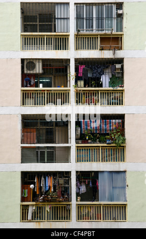 Sehr kleine Wohnungen in der Souk Housing Estate eine der ersten öffentlichen Wohnanlagen, die von der Regierung in Hongkong im Jahr 1960 errichtet wurden. Stockfoto