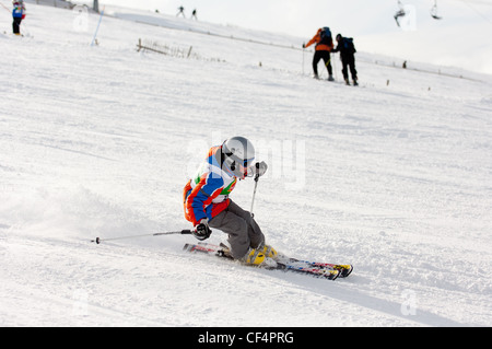 Children's Ski Rennen an der Nevis Range Fort William schottischen Highlands Schottland Großbritannien in perfektem sonnigen Bedingungen gehalten Stockfoto