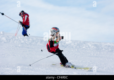 Children's Ski Rennen an der Nevis Range Fort William schottischen Highlands Schottland Großbritannien in perfektem sonnigen Bedingungen gehalten Stockfoto