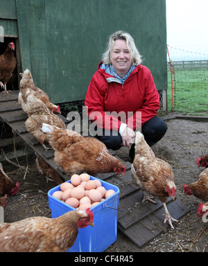 Biobauer Jenny Young, Besitzer der Burg Hofladen, eine organische Ladengeschäft verkaufen Bio Produkte aus ihrer Bauernhof im ländlichen C Stockfoto