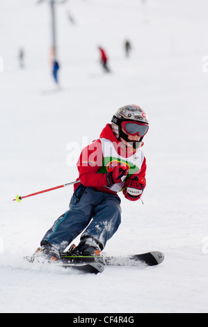 Children's Ski Rennen an der Nevis Range Fort William schottischen Highlands Schottland Großbritannien in perfektem sonnigen Bedingungen gehalten Stockfoto