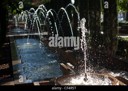 Wasser Fontaine Fuente Agua Garten Jardin Bewegung Geschwindigkeit Flüssigkeit transparent Stockfoto