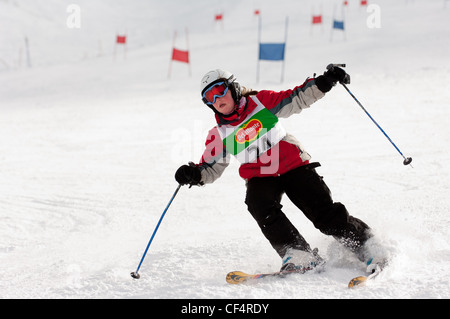 Children's Ski Rennen an der Nevis Range Fort William schottischen Highlands Schottland Großbritannien in perfektem sonnigen Bedingungen gehalten Stockfoto