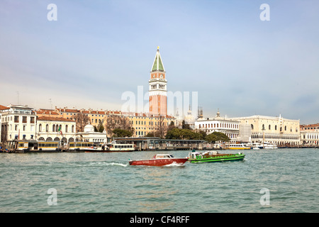 Campanile, Dogenpalast, der Markusplatz Venedig, Veneto, Italien Stockfoto