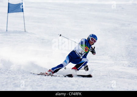 Children's Ski Rennen an der Nevis Range Fort William schottischen Highlands Schottland Großbritannien in perfektem sonnigen Bedingungen gehalten Stockfoto