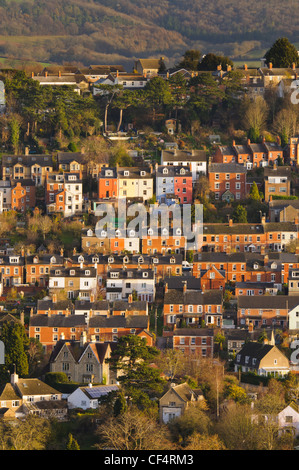 Reihen von Häusern auf dem Hügel in Cotswold Marktstadt von Stroud, Gloucestershire, UK Stockfoto