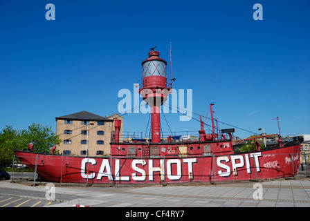 Das Calshot Spit Feuerschiff, einmal verwendet, um Schiffe, Southampton Water, jetzt eine permanente Attraktion in der Ocean Villa Stockfoto