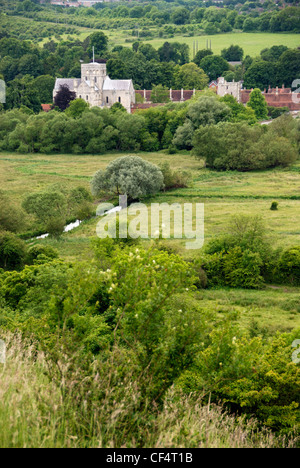 Blick von St. Catherine Hill, mit dem Krankenhaus St Cross, Englands älteste kontinuierliche Armenhaus. Stockfoto