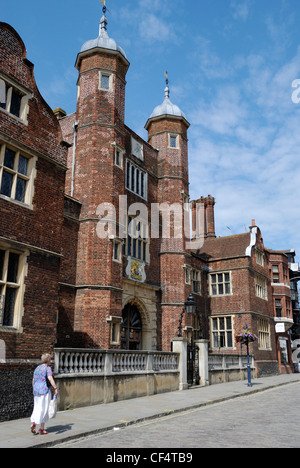 Das Krankenhaus der Heiligen Dreifaltigkeit, Guildford, bekannt als Wohnung des Abtes Krankenhaus. Es ist ein jakobinischen Armenhaus, gegründet von George Abbot, A Stockfoto