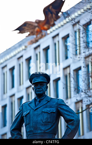 Statue von Präsident Eisenhower am Grosvenor Square vor der amerikanischen Botschaft. Stockfoto