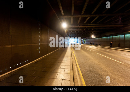 Tunnel unter Leeds City Station, bekannt als die dunklen Bögen. Stockfoto