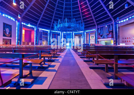 Das Innere der Metropolitan Cathedral Church of Christ der König bekannt als Liverpool Metropolitan Cathedral. Stockfoto